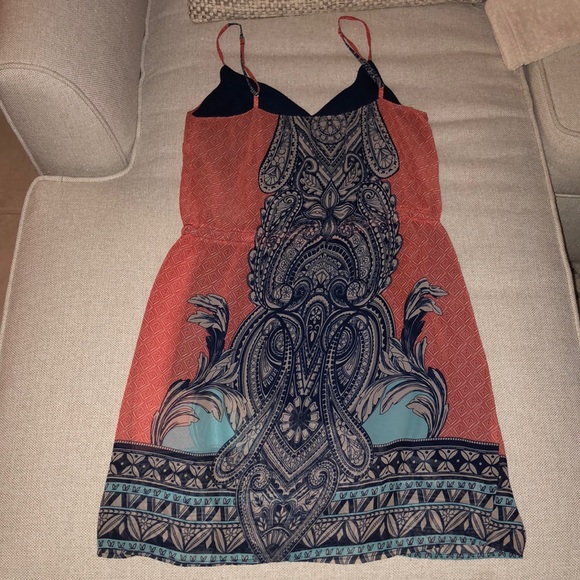 Beautiful dress - Picture 3 of 3